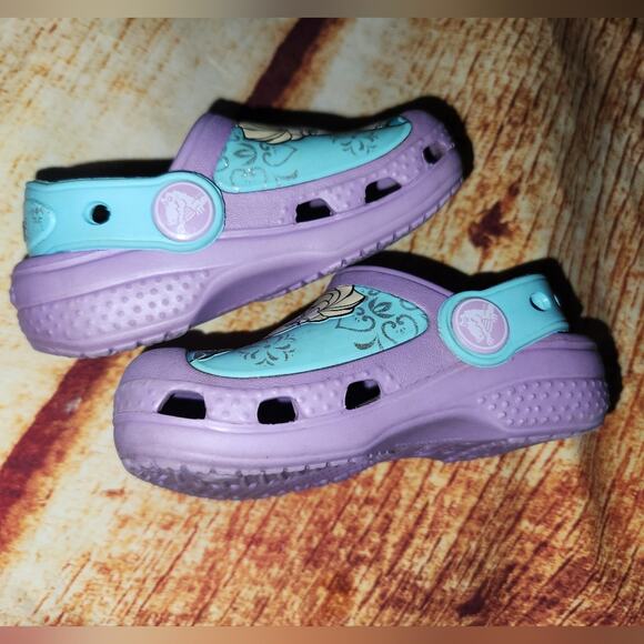 Disney Frozen Crocs Kids Clogs Anna Elsa Blue Purple Slip On Shoes - Picture 6 of 11